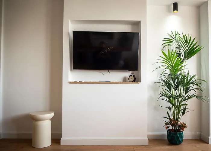 Eroii Revolutiei 84 * ブカレスト