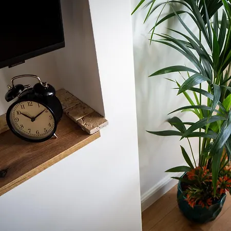 Eroii Revoluției 84 *